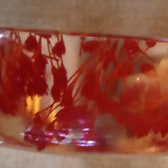 Vintage Encased Red Baby Breath Resin Bangle Bracelet - Picture 3 of 7